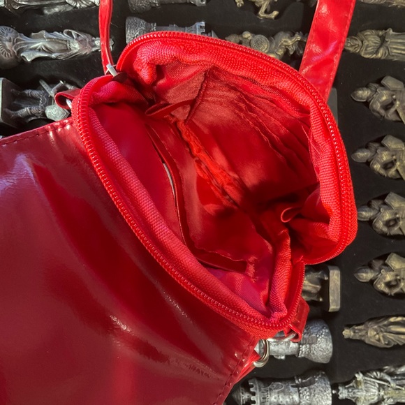 Hipzbag | Red Vegan Clip On Belt Pouch Fanny Pack - Picture 2 of 2